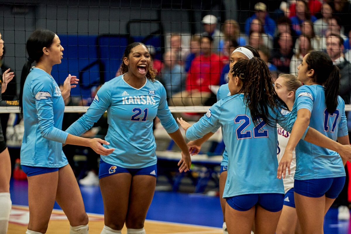 ku-volleyball-claims-sweep-at-cincinnati-draws-closer-to-ncaa